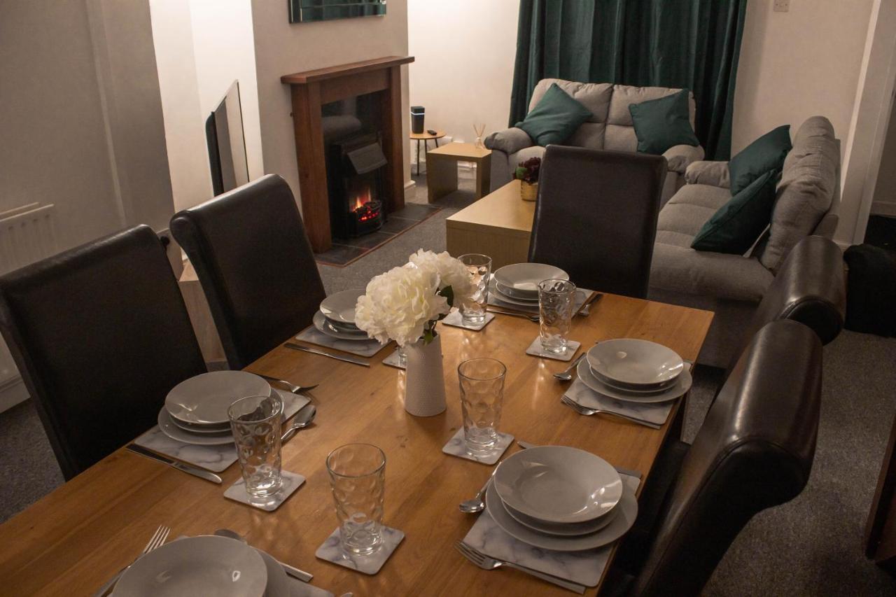 Business Friendly 3Br Home - King Size Beds & Centrally Located Swansea Esterno foto