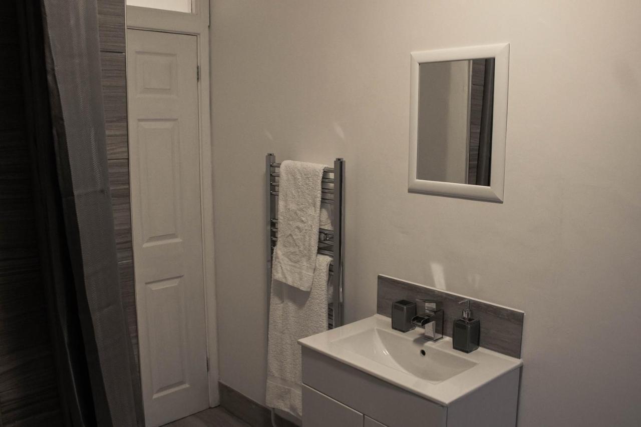Business Friendly 3Br Home - King Size Beds & Centrally Located Swansea Esterno foto