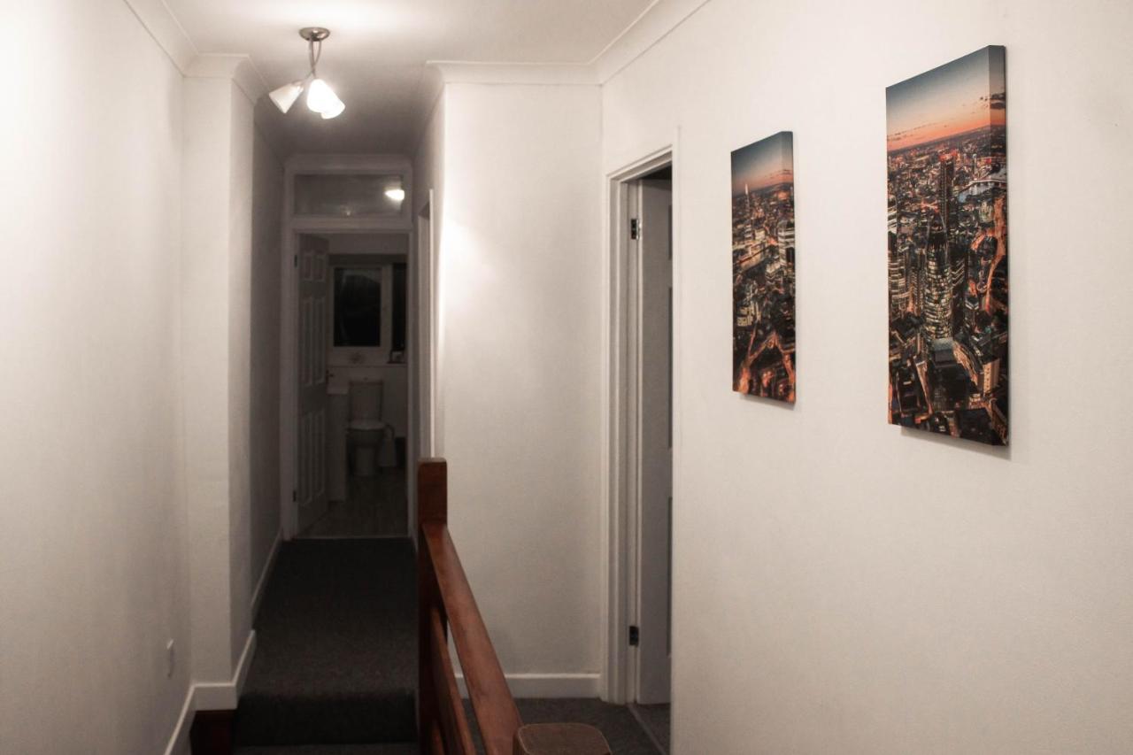 Business Friendly 3Br Home - King Size Beds & Centrally Located Swansea Esterno foto