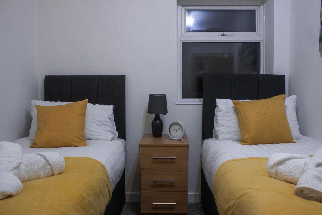 Business Friendly 3Br Home - King Size Beds & Centrally Located Swansea Esterno foto