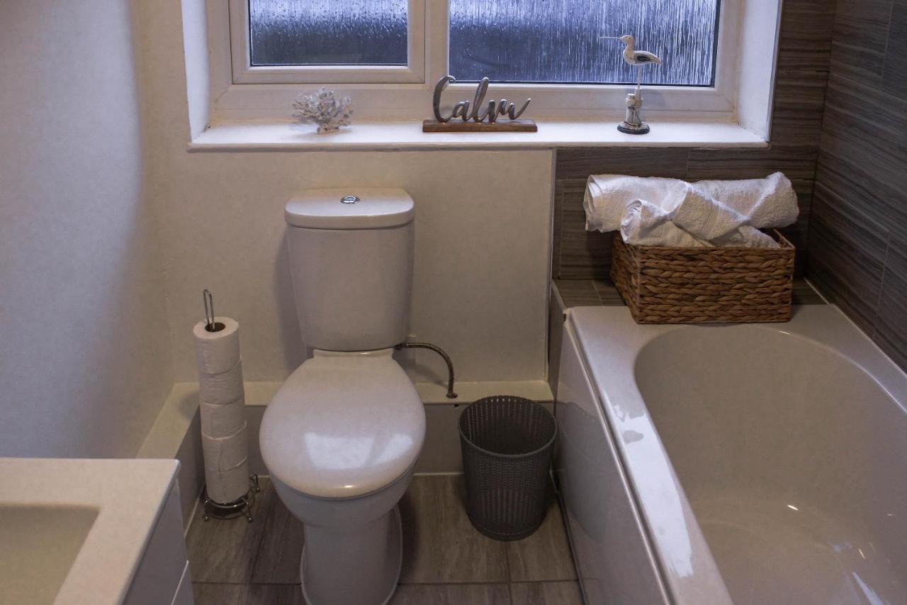 Business Friendly 3Br Home - King Size Beds & Centrally Located Swansea Esterno foto