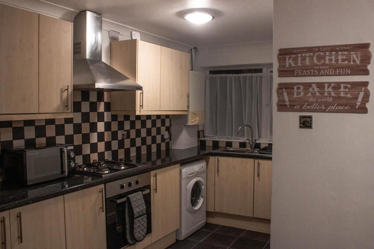 Business Friendly 3Br Home - King Size Beds & Centrally Located Swansea Esterno foto