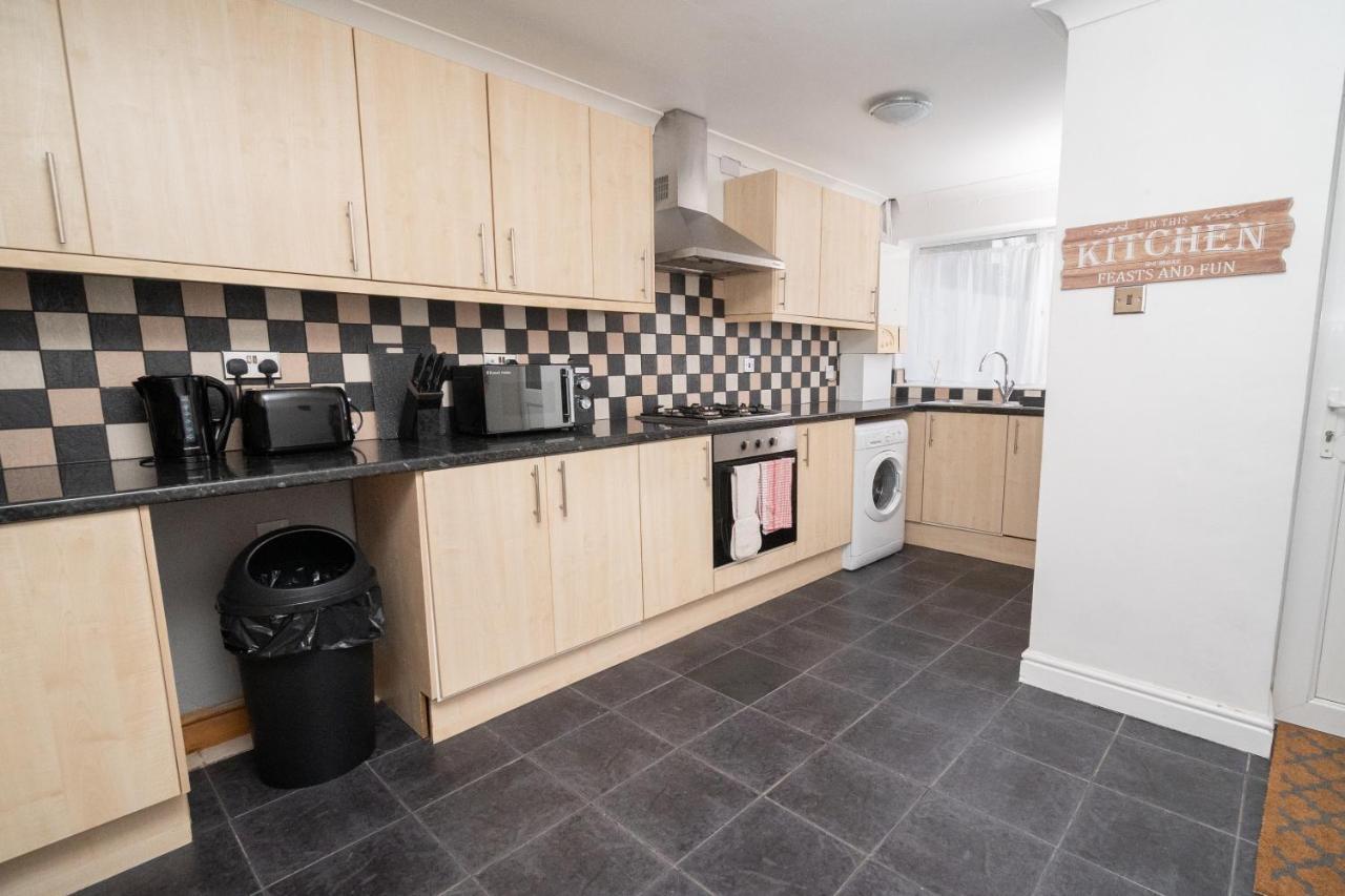 Business Friendly 3Br Home - King Size Beds & Centrally Located Swansea Esterno foto