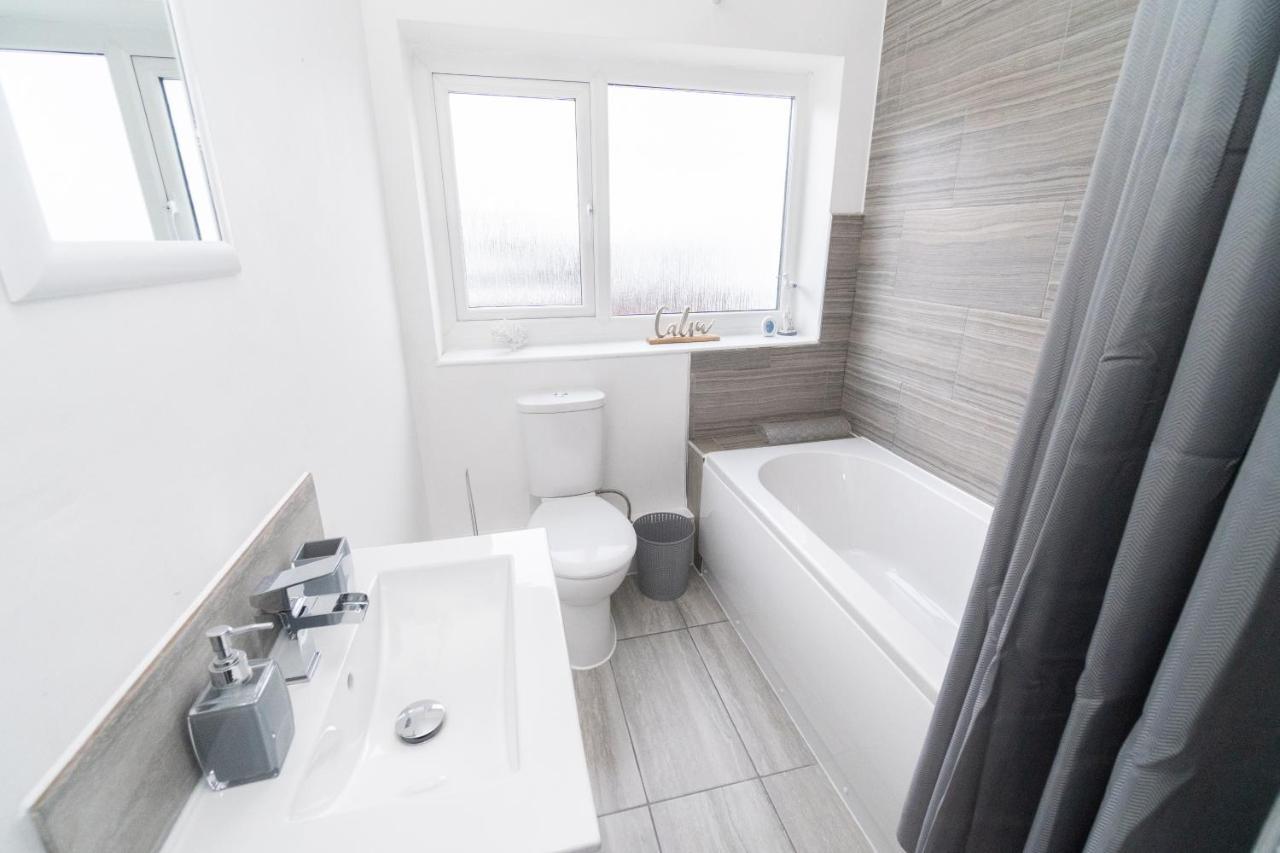 Business Friendly 3Br Home - King Size Beds & Centrally Located Swansea Esterno foto
