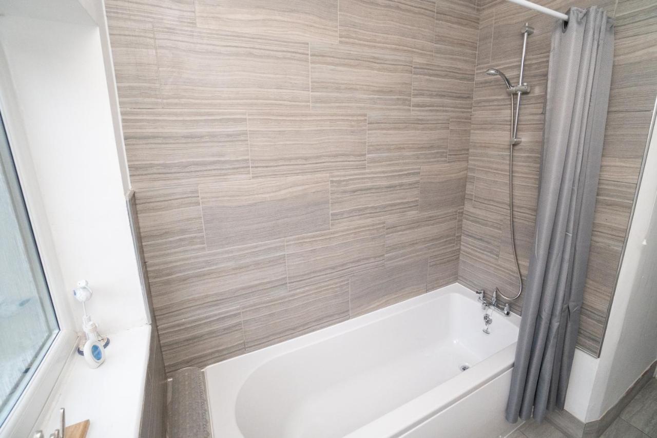 Business Friendly 3Br Home - King Size Beds & Centrally Located Swansea Esterno foto